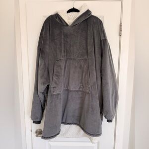 Cozy Oversized Sherpa-Lined Hooded Pullover Sweater - Gray